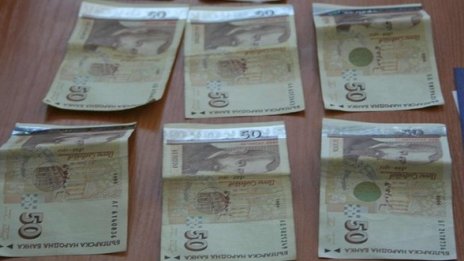 Затвор за ченгета, поискали подкуп от 5 бона