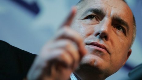Който попадне под юмрука, няма за какво да се сърди!