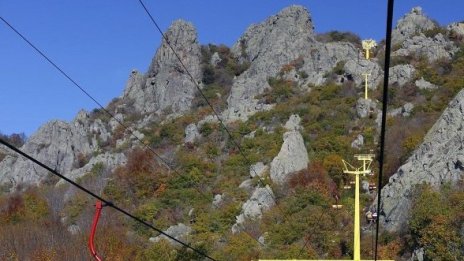 Сините камъни прилапани за ски курорт