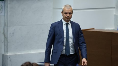 Костадинов изпратил до Радев искане за референдум за запазване на лева
