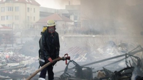 Склад гори в София