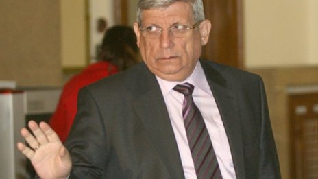 Заплатите на военните няма да се пипат, обеща министърът