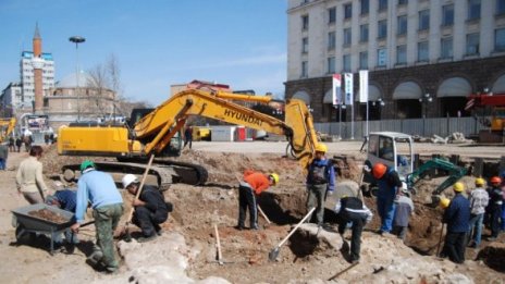 Строежът на метрото покри с прах района на ЦУМ