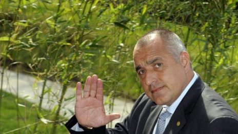 Президентът напада, премиерът отвръща – дистанционно