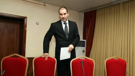Вицето Цветанов иска тишина от Първанов