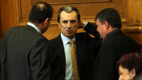 Орешарски обяснява: Няма наказание за свръхдефицит