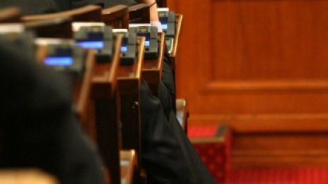 Всички искат ревизия на сделката с дълга