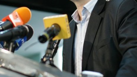 Синият лидер иска кабинетът да спре да се лашка насам-натам