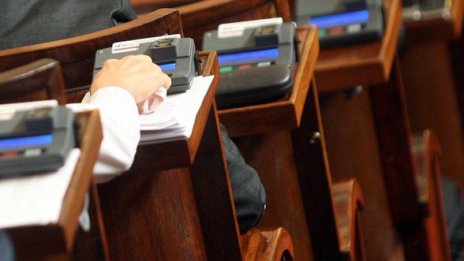 Парламентът премахна Жени Начева от НЗОК