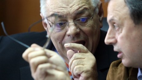 Тристранката се събра и отново не реши проблема с болничните