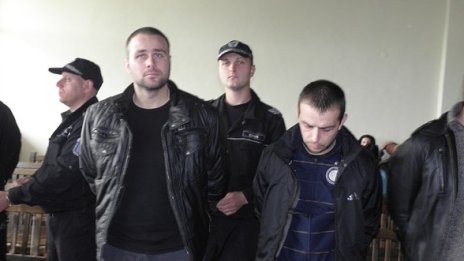 Тотаджиите остават в ареста