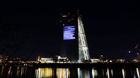 &bdquo;Добре дошла, България&ldquo; &ndash; ЕЦБ със светлинен поздрав на сградата във Франкфурт
