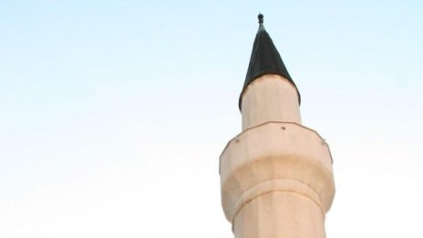 Карловският кмет забрани молитвите в Куршум джамия