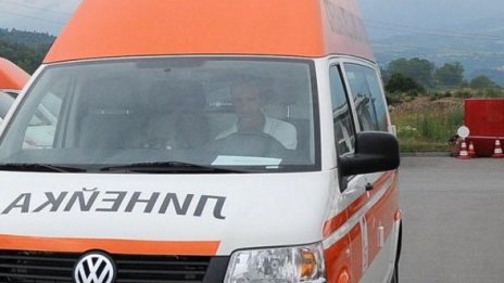 Пастир е в много тежко състояние след нападение от бик