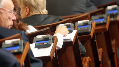 Депутатите окастриха СЕМ &ndash; от 9 на 5 души