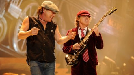 AC/DC променя движението в София