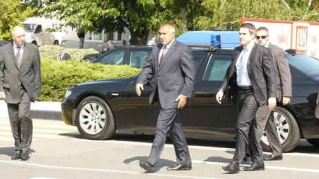 Борисов: Удари ни товарният влак, сега бягаме от коловоза