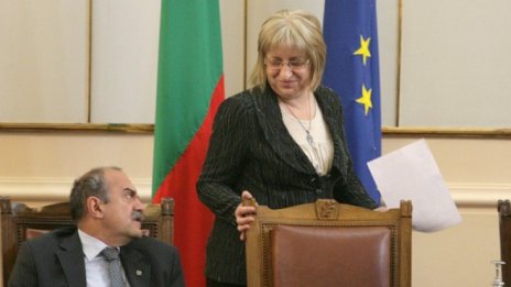 ДПС се оплака на Цецка Цачева от политическа репресия