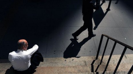 Парите на другите ни правят мно-о-ого нещастни