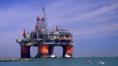 Петролът прескочи 75 долара за барел