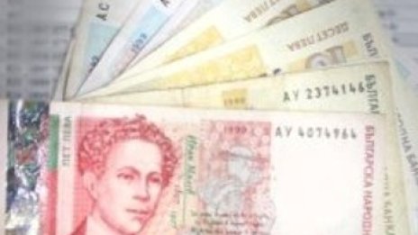 Чиновниците остават без допълнителен платен годишен отпуск