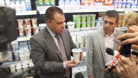 Министър с армаган &ndash; 2 бр. кисело мляко, кашкавал и масло