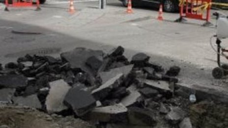 Спират топлата вода на места в София