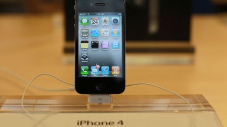 Хакери „разбиха” iPhone 4