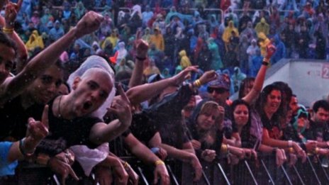 Два акта за организаторите на Sofia Rocks заради боклуците около стадиона