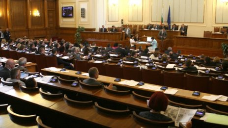 Гласуваха бюджета. Дянков се обади – за комарите