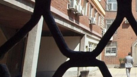 Българин карал жена си и балдъзата си да проституират в Белгия