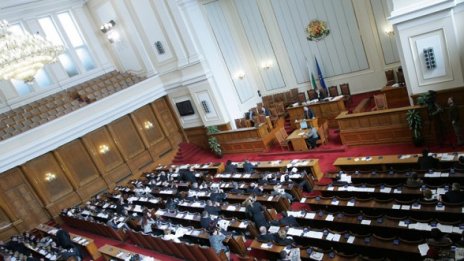 В НС мъдрят нов данък – ще облагат премиите на застрахованите