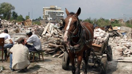 Бутат бараките на ромите в "Малинова долина"