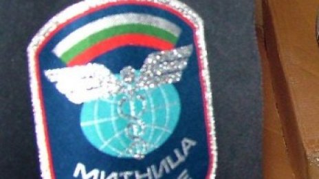 За един ден двама митничари са хванати с подкуп