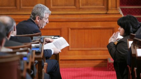 Фидосова иска регистър на лобистите депутати в НС