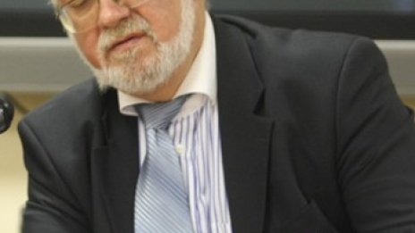 Синдикатите: Дянков натиска, Младенов няма друг избор
