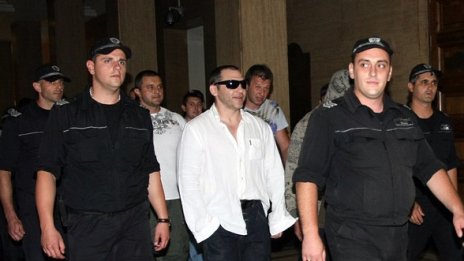 Баретата останал без простата