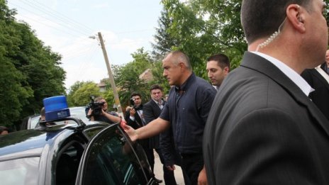 Жена с бебе се опита да спре кортежа на Борисов