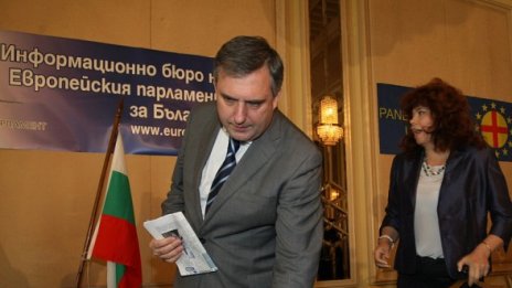 Калфин ще бори бюрокрацията при легализирането на дипломи от ЕС