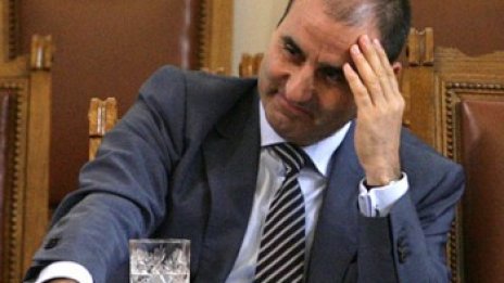 Отговорът на Цветанов бил режисиран фарс с еротичен елемент
