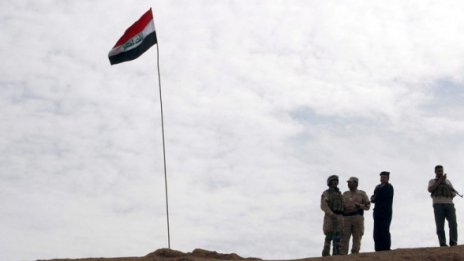 Санкции? В Иран контрабандно може да влезе и булдозер