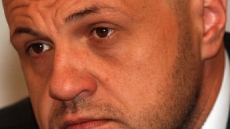 Изгоря колата на министър Томислав Дончев
