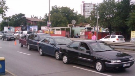 Верижна катастрофа на бул. Гешов, пострадали няма