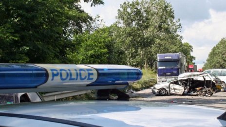 Шест жертви на войната по пътищата