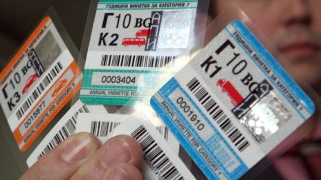 Разбиха схема за продажба на фалшиви винетки зад граница