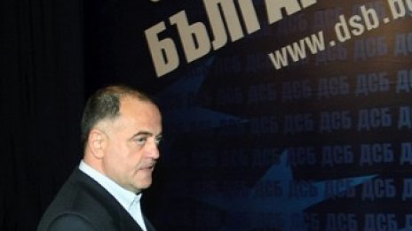 Дянков бие шута на ген. Атанасов от "Информационно обслужване"