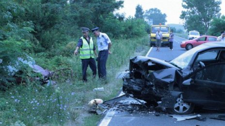 Двама души са загинали при катастрофи през денонощието