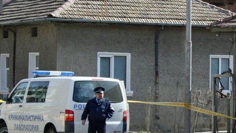 Трагедия! Баща погреба тайно сина си, за да взима пенсията му
