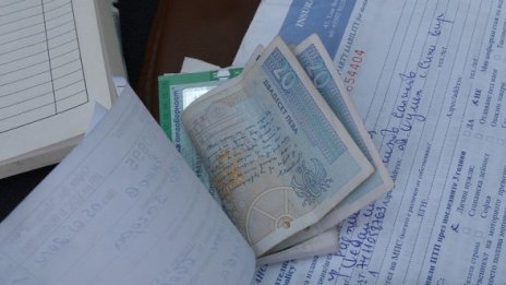 Неправоспособен бутна 40 лв. на катаджии, арестуван е