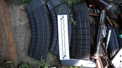 Казанлъчанин трупа у дома тротил и оръжие
